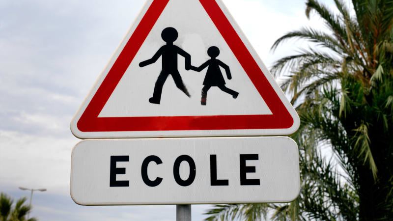 Učitel měl zneužít 89 dětí. Ještě jsem zabil matku a tetu, přiznal Francouz úřadům