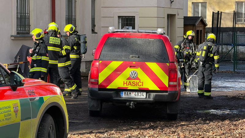 Požár v bohnické léčebně: Zemřela jedna osoba, na místě zasahují policisté
