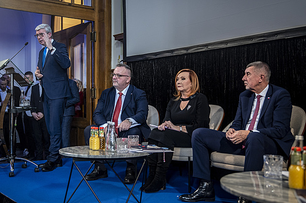 Strategie pro minulost, marketing, reaguje opozice na hospodářskou koncepci vlády