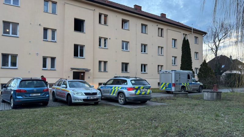 Nález dvou těl v bytě v Lysé nad Labem: Zasahují kriminalisté, příčina smrti je nejasná
