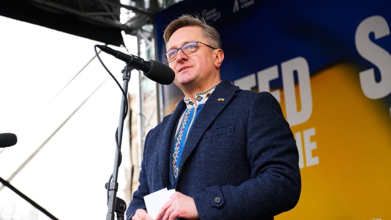 Srdce svobody bije díky Česku, řekl ukrajinský velvyslanec. Vyzdvihl „odvážný“ Macinkův projev