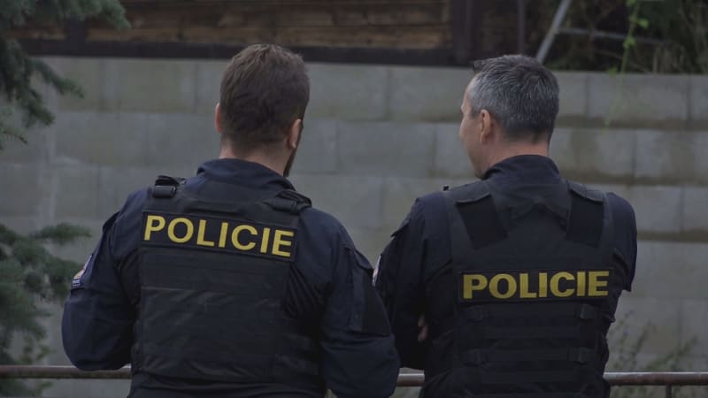 Střelba v Krnově: Policisté na místě našli mrtvého, vedle něj se nacházely dvě zbraně