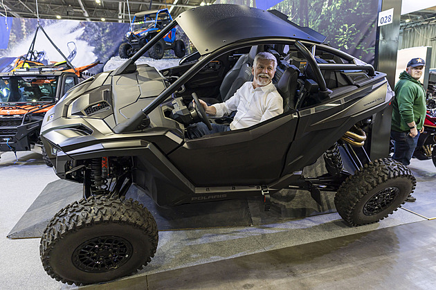 Prezident na Motosalonu: vyzkoušel čtyřkolku i novou bundu Jawy