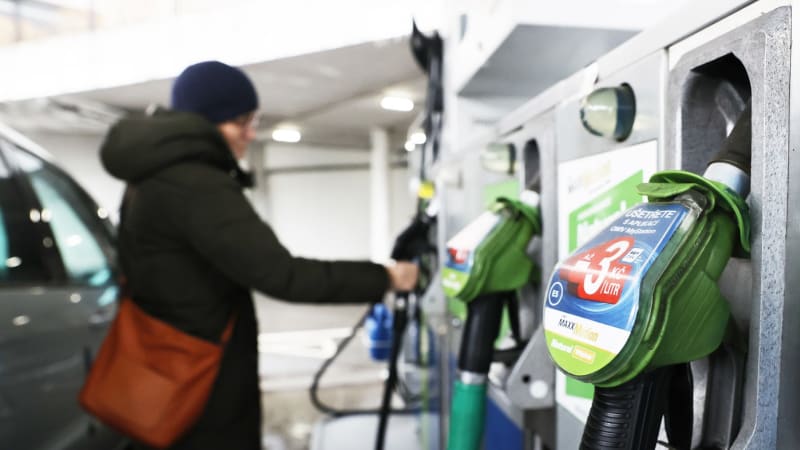 Budou Češi tankovat na Slovensku dráž než místní? Fico táhne do boje proti rostoucím cenám