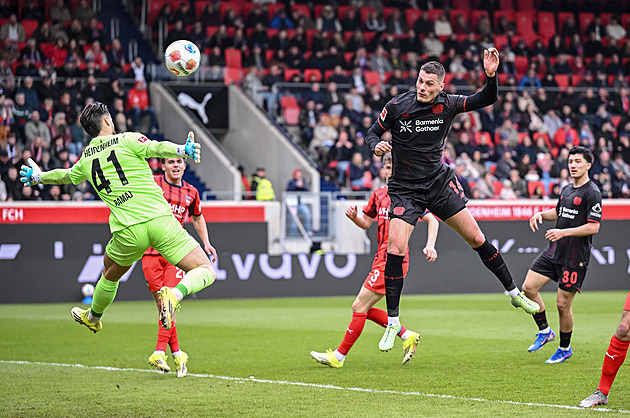 Zpět mezi střelci. Schick dvakrát udeřil hlavou, Leverkusen ale ztratil body