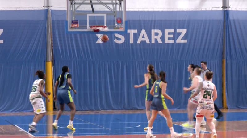 Basketbalistky USK Praha porazily hráčky KP Brno. Zápas sledovalo netradiční publikum