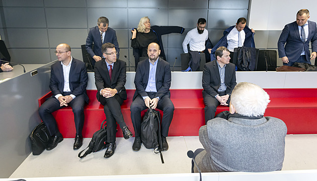 V kauze IT zakázek skončilo stíhání sedmi ze 24 obviněných, změnil se právní výklad