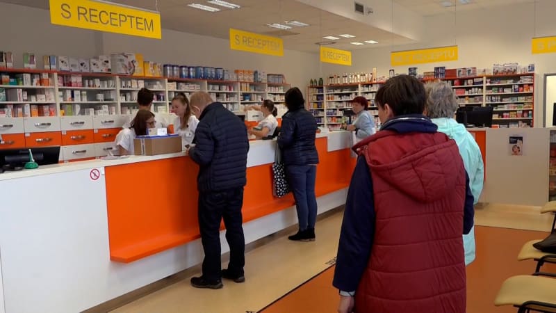 V noci vyjedí ledničku a nic si nepamatují. SÚKL varuje před paradoxním účinkem léku na spaní