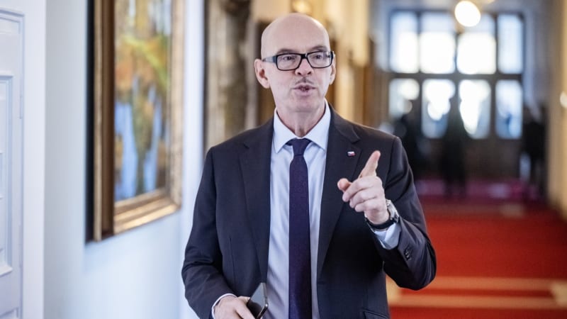 Řeší mě, tak jsem ho vyřešil. Klempíř se pochlubil vyhazovem Baxy z Pražského jara