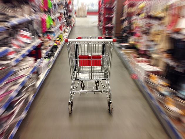 Jeden svátek otevřeno, druhý zavřeno. Jak to mají obchody o Velikonocích?