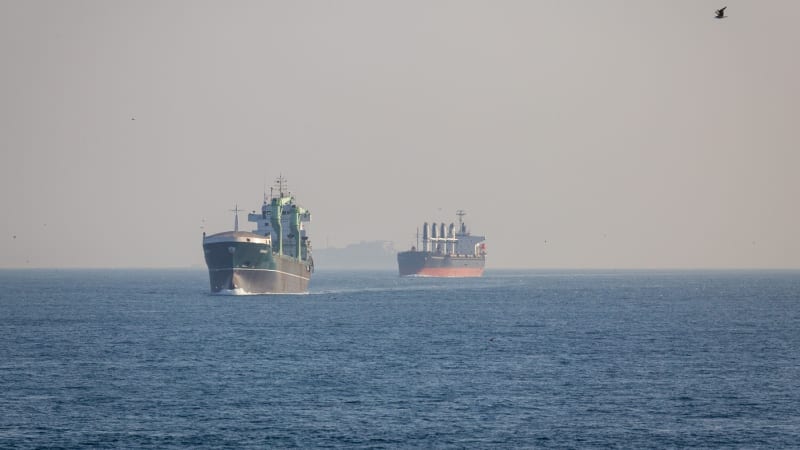 Trumpovo příměří se drolí: Írán zastavil v Hormuzu tankery. Tvrdí, že Izrael porušuje podmínky