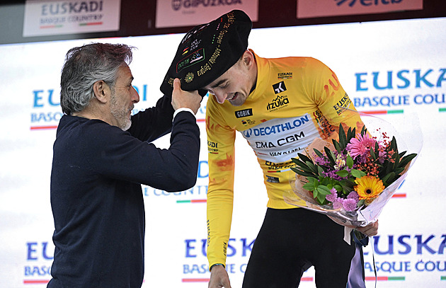 Devatenáctiletý rekordman. Seixas jako nejmladší opanoval závod WorldTour