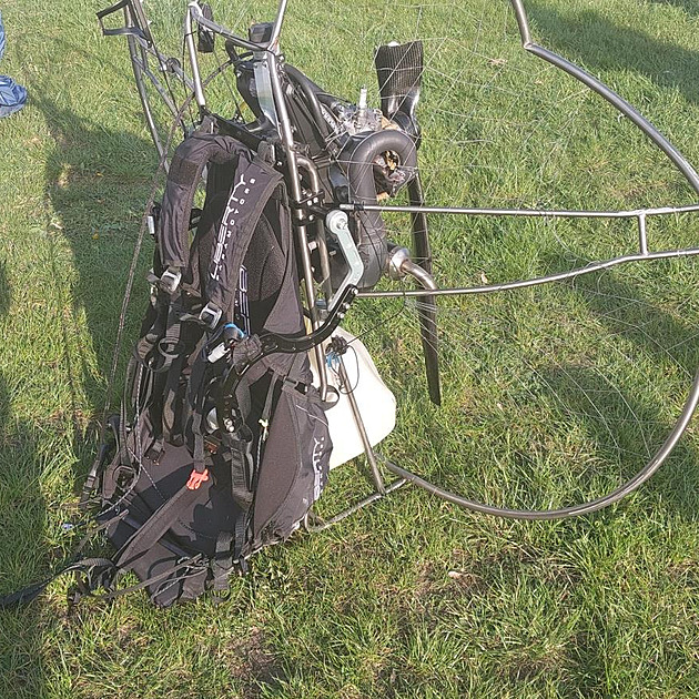 Na letišti ve Strakonicích havarovala paraglidistka. Přistála moc rychle