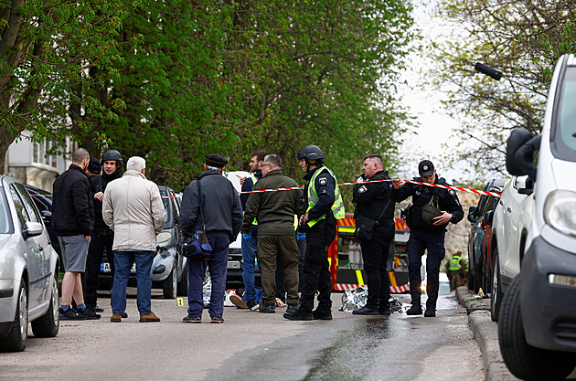 Po střelbě v Kyjevě zůstává v nemocnici osm lidí. Strážníci před střelbou utekli