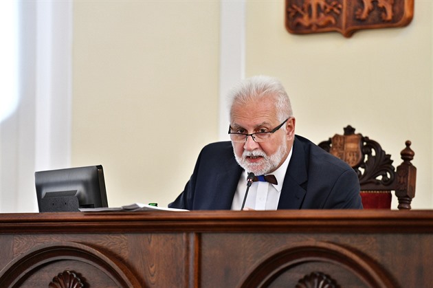 Bývalý hejtman chce zpět do politiky za nové uskupení, exprimátor Brna dostal košem