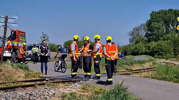 Vlak srazil cyklistu, který nedbal ani na houkání lokomotivy
