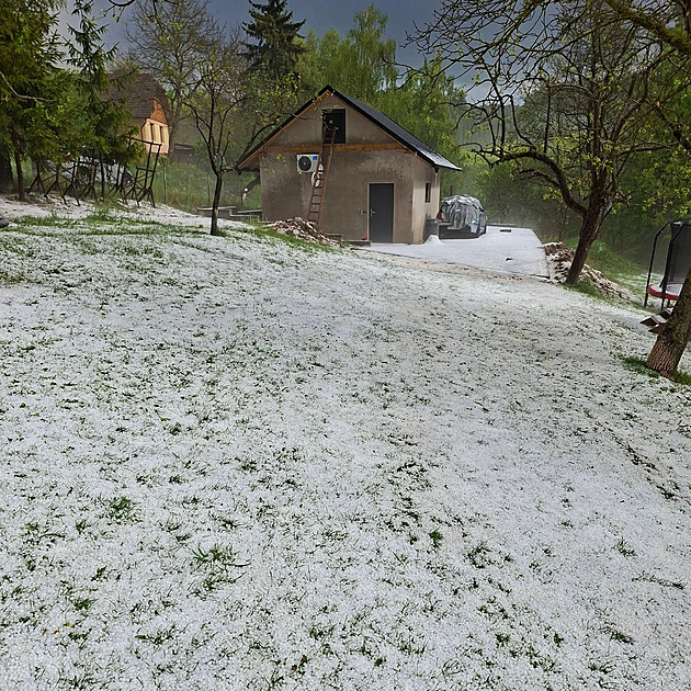 Bouřky zasáhly část Česka. Kvůli přívalovým dešťům vyjížděli hasiči
