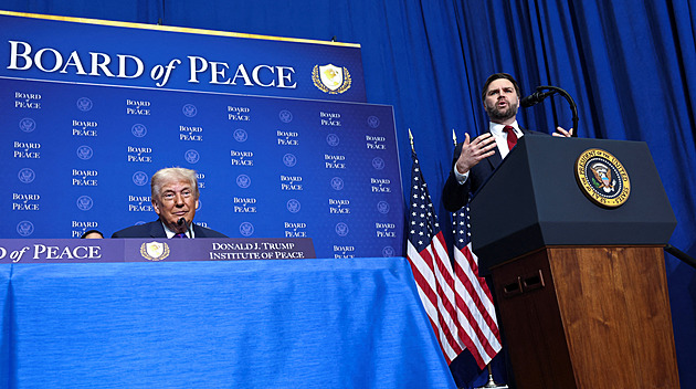Rozhovory USA s Íránem postoupily, řekl Vance. Nevyloučil však další boje