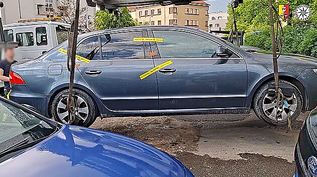 Falešný taxikář brutálně znásilnil ženu a vyhrožoval, že ji podřízne. Útočil už dříve