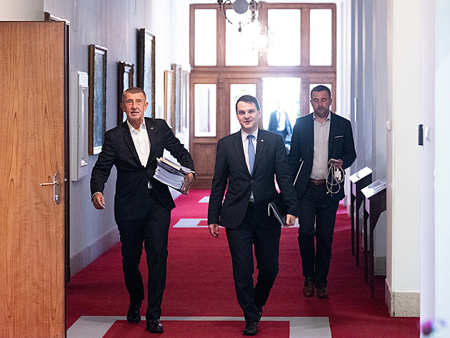 Vláda přitvrzuje vůči válečným uprchlíkům. Mají zmizet i vozy s ukrajinskou značkou