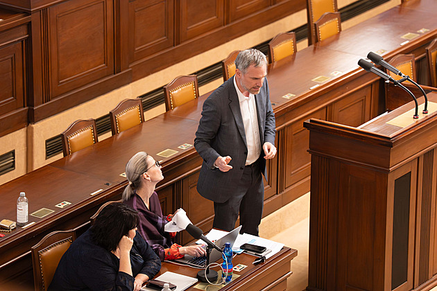 Hřib dal Mrázové QR kód, aby doplatila miliony za byt. Ministryně ho zahodila