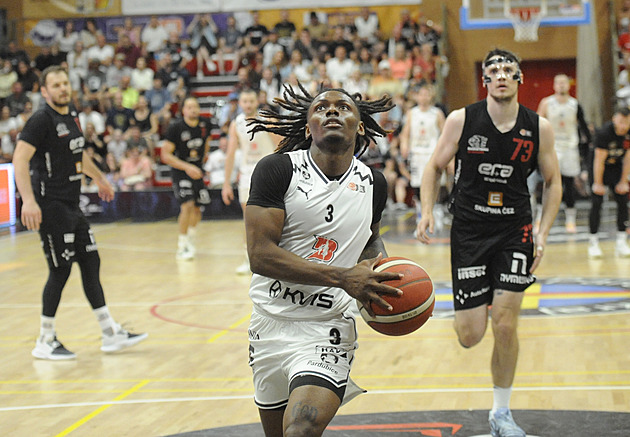 Pardubice dramatizují finále NBL, ve třetím duelu o bod přehrály Nymburk