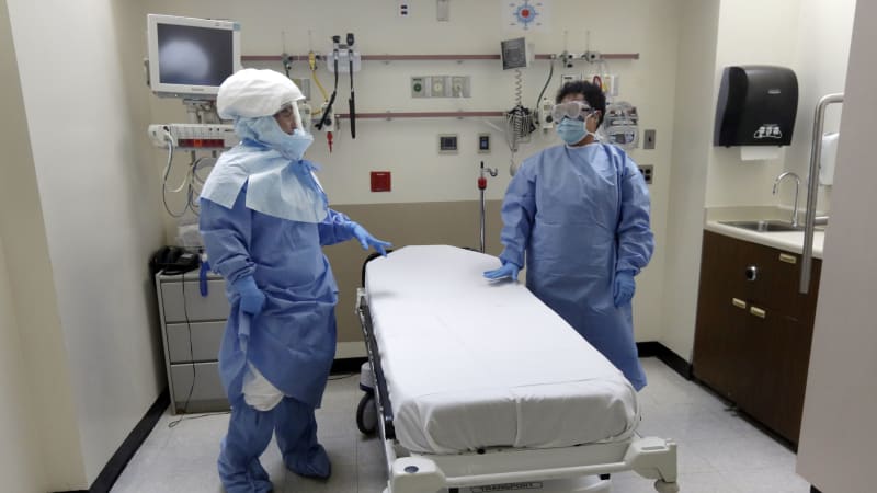 Ebola děsí organizátory MS: Riziko je obrovské, peněz málo, varují. Nasadili „detektivy nemocí“