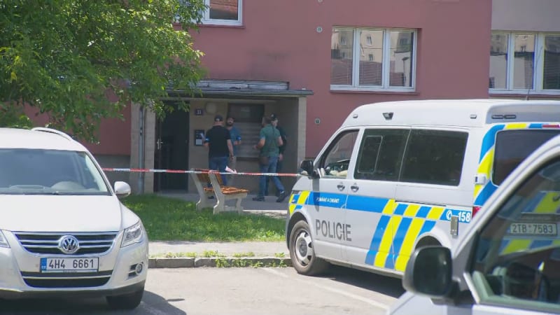 Svědci o smrtící střelbě v Ostravě: Muž byl podle sousedů problémový, žil s mladou Filipínkou