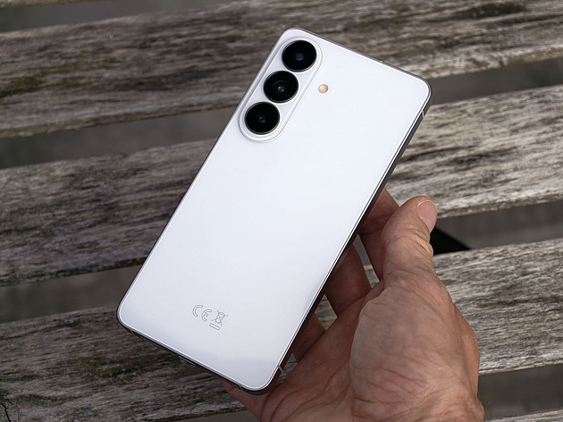 Kompaktní klasika má svá lákadla. Test Samsungu Galaxy S26