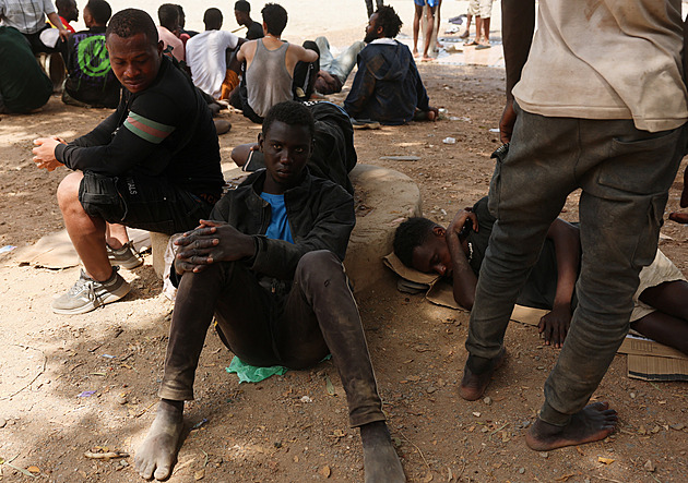 Radši tady zemřu. Část migrantů odmítá španělskou Ceutu opustit