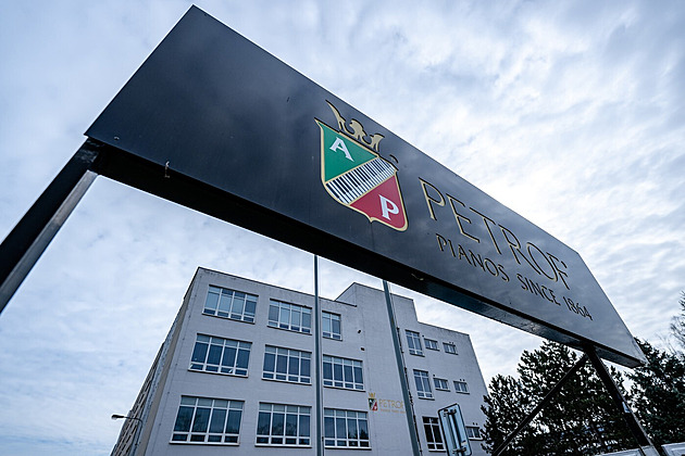 Zákazník mění zvyky. Výrobce pian Petrof má ztráty, propouštěl a šetří
