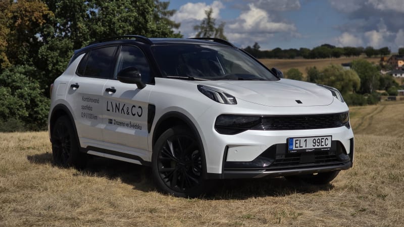 Prakticky nové plug-in hybridní SUV za 749 tisíc. Lynk & Co 01 překvapí kvalitou i výbavou