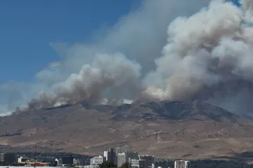 Nevadu spaluje Jestřáb, evakuováno bylo 14 tisíc domů