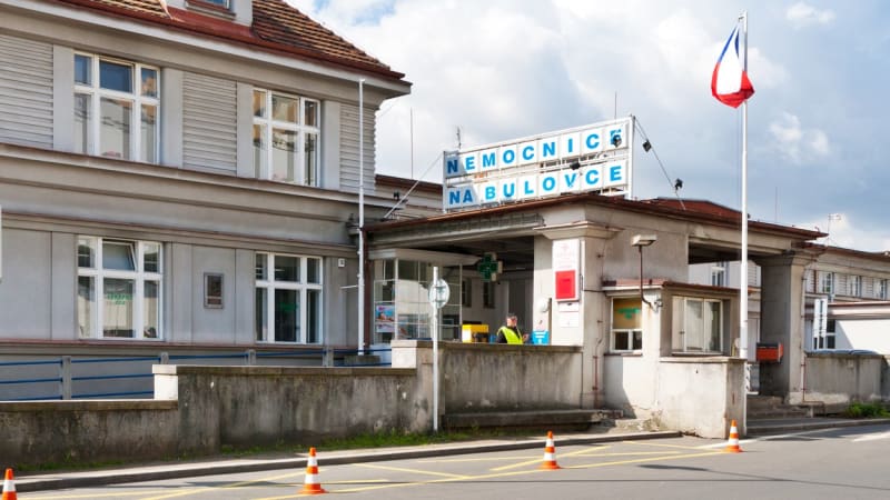 Žena vzplála při císařském řezu v nemocnici na Bulovce. Skončila s popáleninami