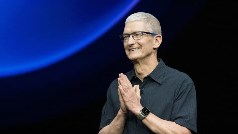 Apple po zdražování veškeré elektroniky přeci jen couvl. Zlevnil leštící hadřík